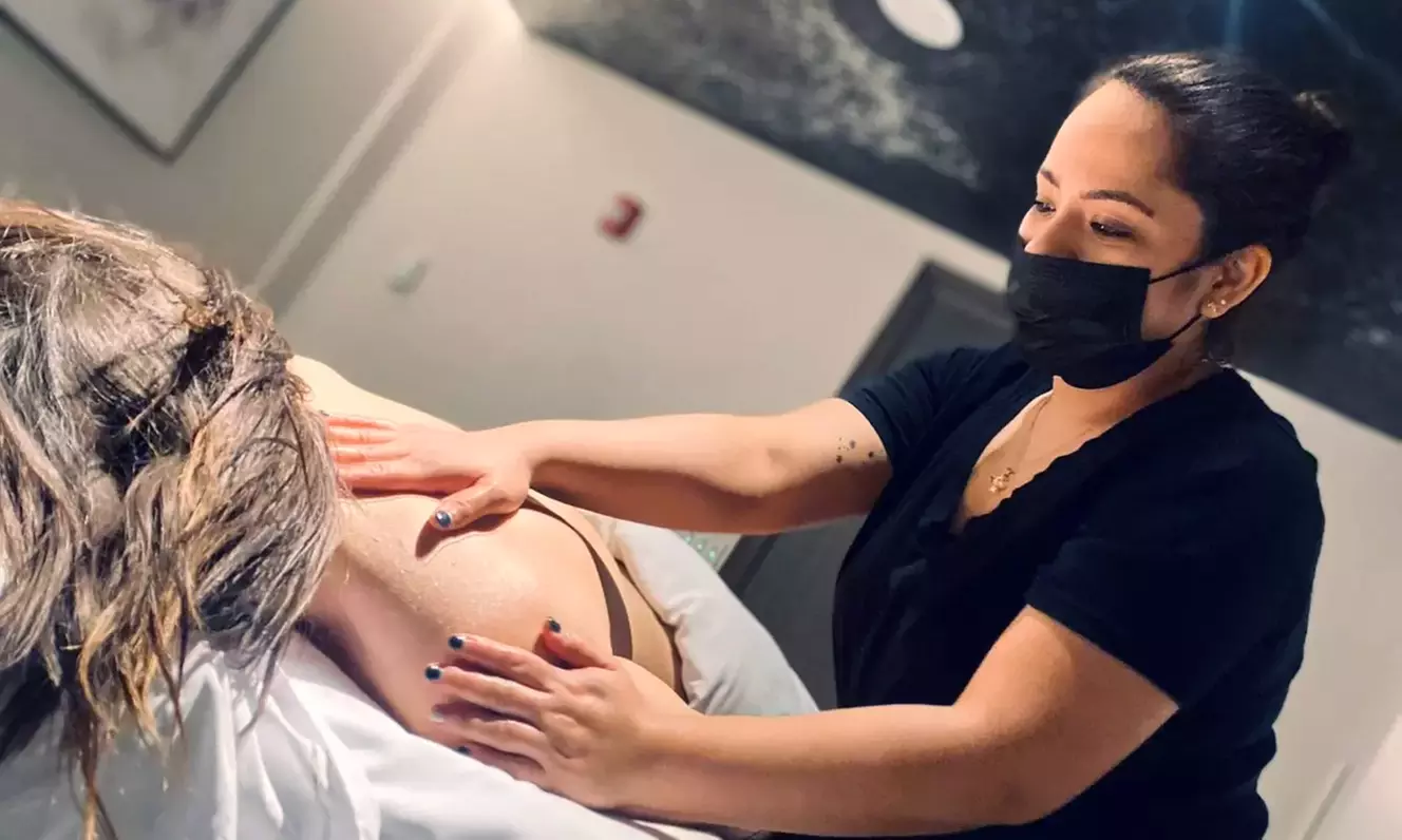 Une ou 6 séances bien-être avec un modelage relaxant du corps entier de 40 ou 60 minutes (jusqu'à 50% de remise) - Primary Image