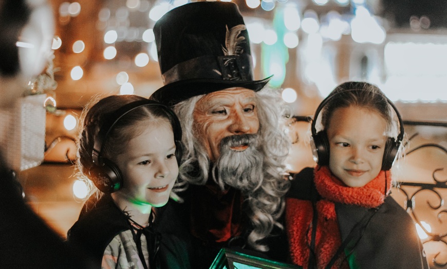Image 3: Abendliche Stadtführung durch Berlin in Theaterform für 2 - 4 Personen