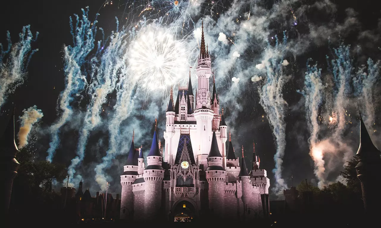 Paris: 1 ÜN/F zu zweit im 4* Hotel Mercure Marne La Vallée & Tagesticket für Disneyland® oder Walt Disney Studios® Park - Primary Image