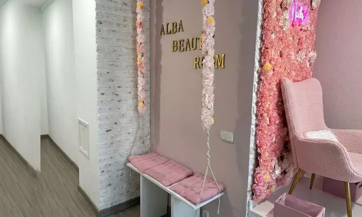 Extensión de pestañas con diseño de cejas y depilación de labios-cejas