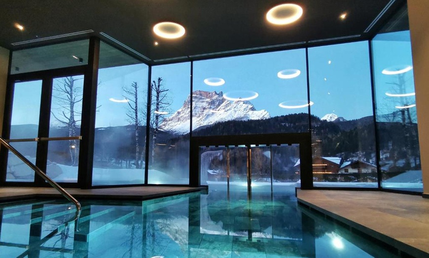 Image 4: Dolomiti 4*: camera doppia con mezza pensione, snack e Spa