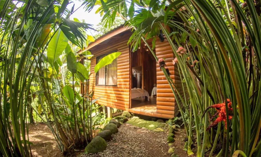 ✈ 6-Nt Costa Rica Volcano and Beach Trip w/Air, Car from Travel by Jen