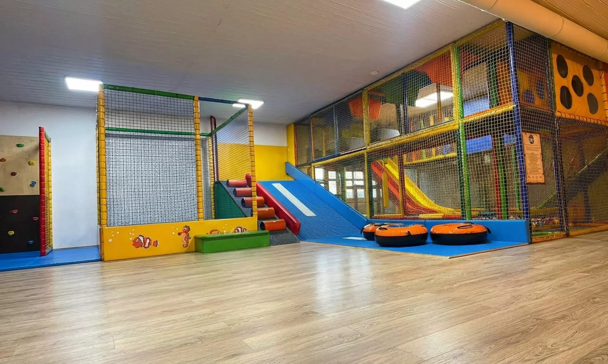 Zabawa na Dzikim Zachodzie: Wejście na salę zabaw dla 1-4 dzieci