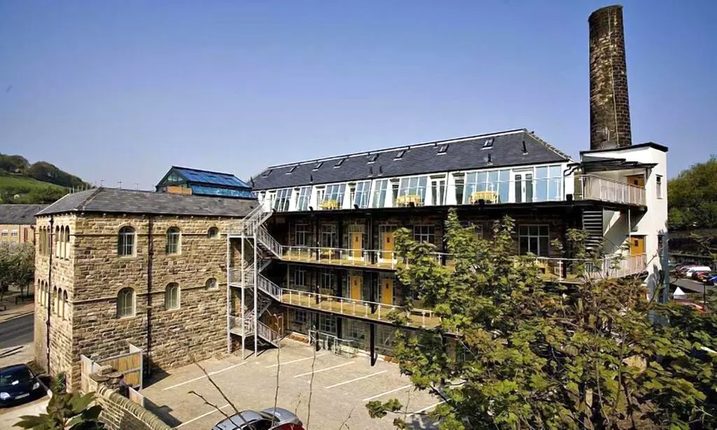 West Yorkshire, Hebden Bridge: 4* Apartment Stay with Breakfast & Prosecco