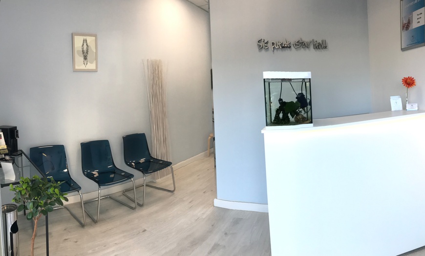 Image 3: Masaje a elegir con opción a vendaje neuromuscular y manipulaciones