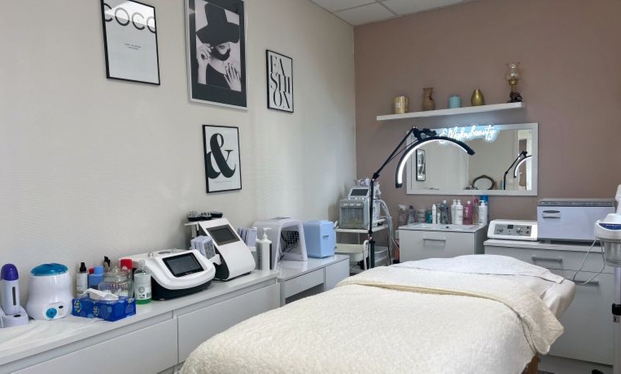 Image 3: Modelage au choix avec Head Spa en option à Em'glowbeauty