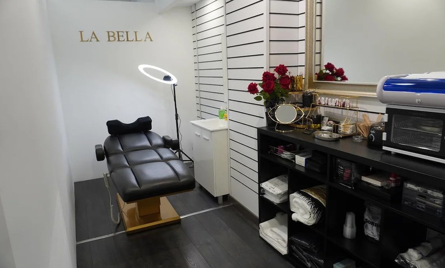 Image 3: Luce unas cejas impecables con una sesión de microshading de cejas