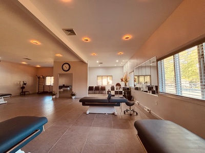 One Shockwave Therapy Session with Consultation - Cura Sculpt