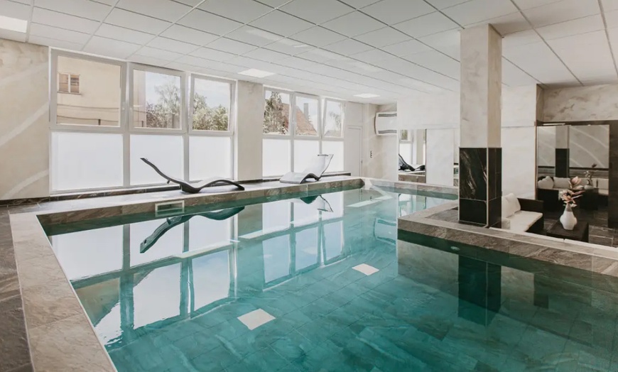 Image 2: Piscine privatisée Secret Pool : parenthèse détente en Alsace