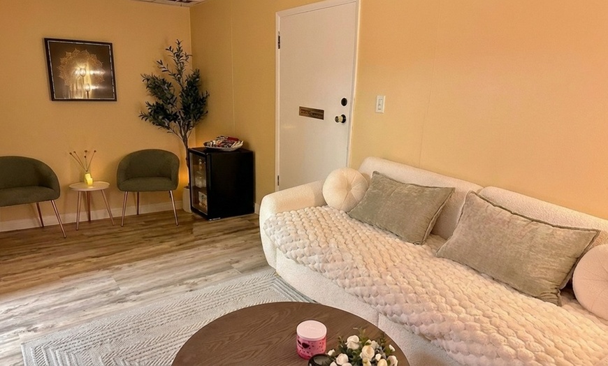 Image 3: Enjoy 60-min Custom Facial or a 90-min Signature Sculptistry Sessions!