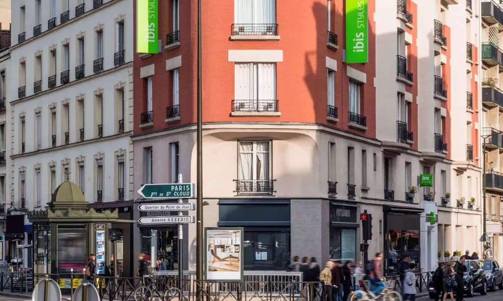 Paris: Standard-Zimmer mit Queensize-Bett