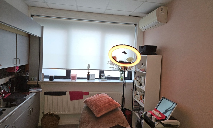 Image 3: Strakkere huid zonder te snijden: HIFU-behandeling in zone naar keuze