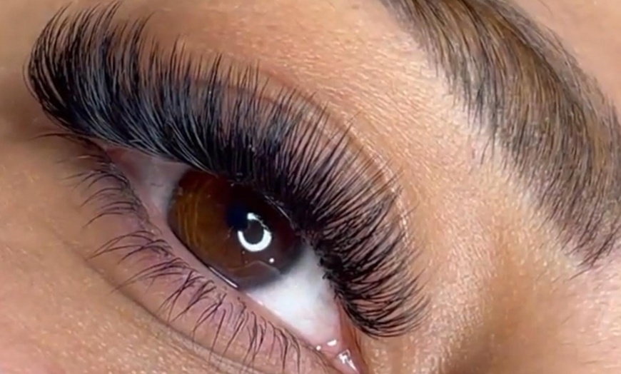 Image 4: Up to 64% Off on Eyelash Extensions at Le Royal Beauty & SPA Centre