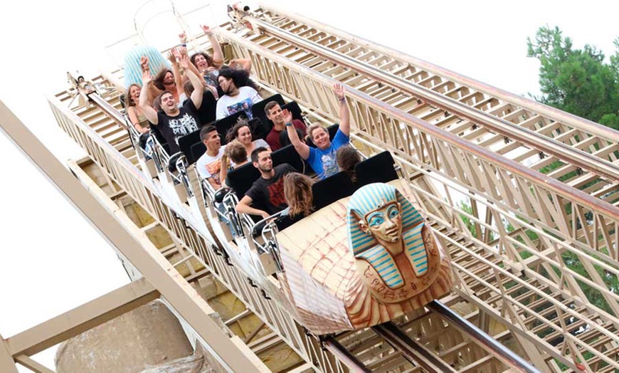 Image 1: Entrada al parque de atracciones para niño o adulto con menú incluido