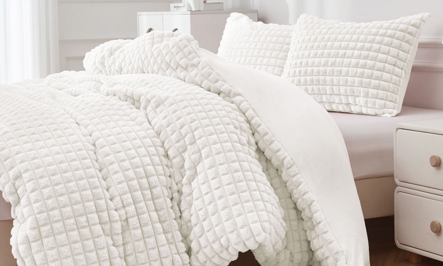 Image 4: Faux Rabbit Fur Plush Waffle Duvet Set
