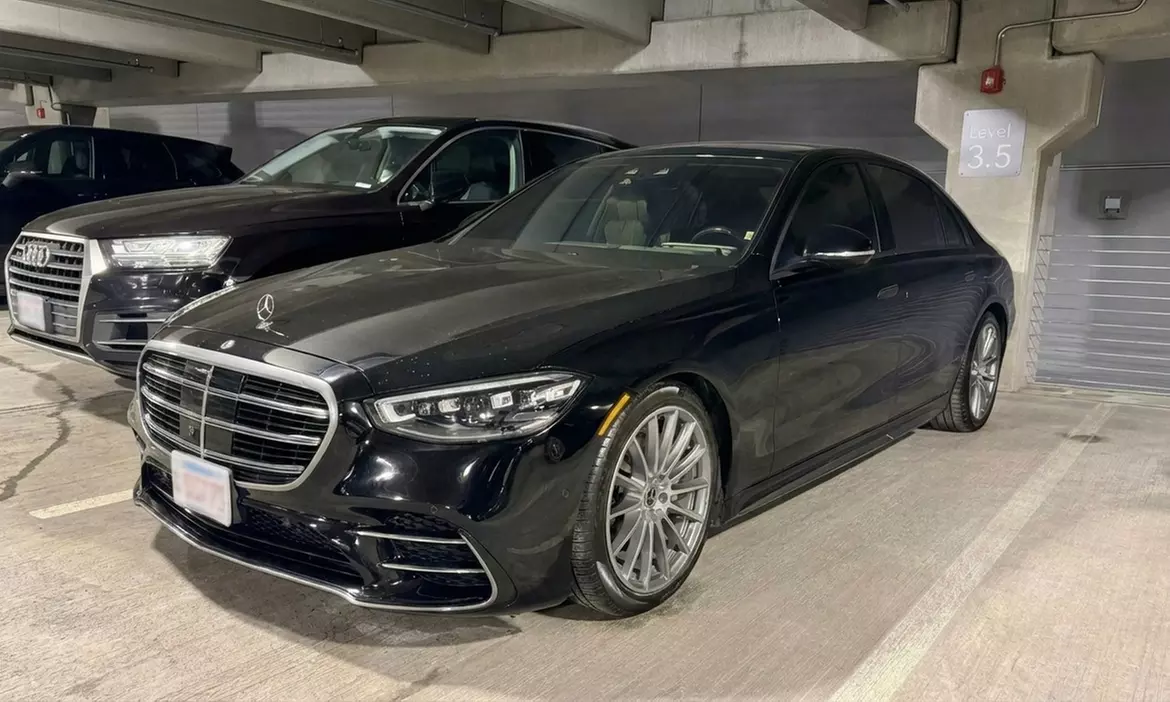 Black Car SUV and Limo Airport Transfer Services for Groups