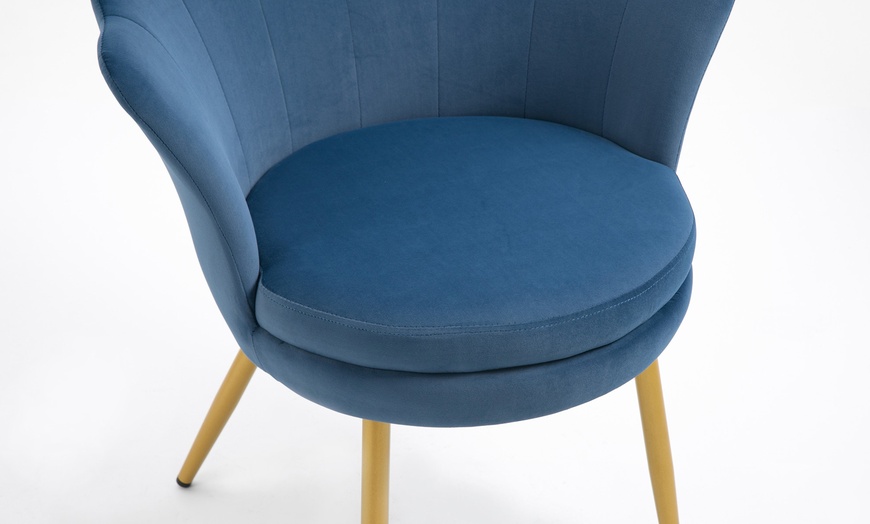 Image 12: Fauteuil coquillage en velours