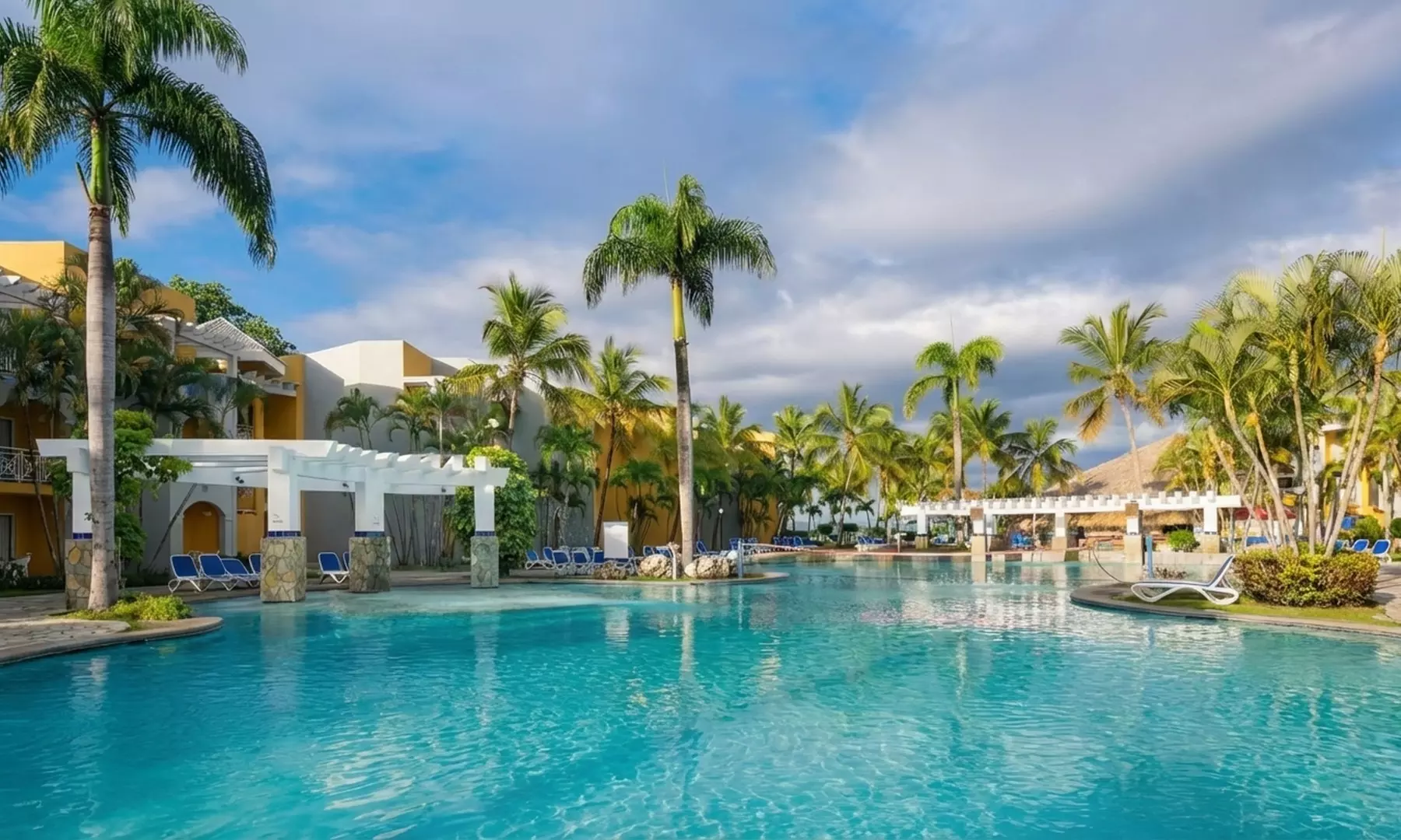 ✈ 4 or 7-Night All Inclusive Dominican Republic Vacation with Air