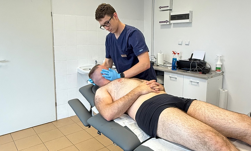 Image 4: Zrelaksuj się podczas masażu ciała lub terapii punktów spustowych