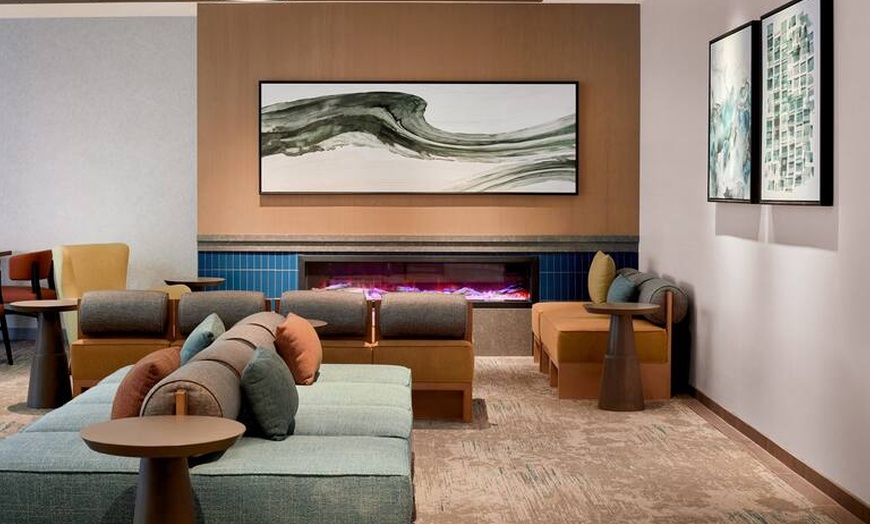 Image 8: Comfortable Budget Hotel Near LAX With Parking Included
