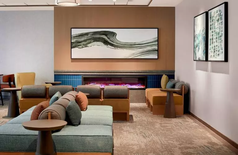 Comfortable Budget Hotel Near LAX With Parking Included
