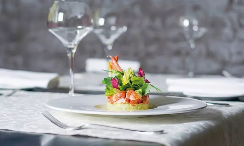 Soirée gourmande & romantique à 2 : menu savoureux, vin & complicité