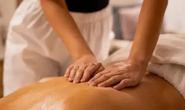 Masaje relajante de duración a elegir con aceites esenciales para 1 persona, ahorra hasta un 33% - Primary Image