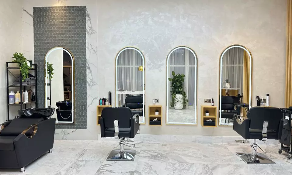 Full Set of Individual Eyelash Extensions with Eyebrow Tinting Service