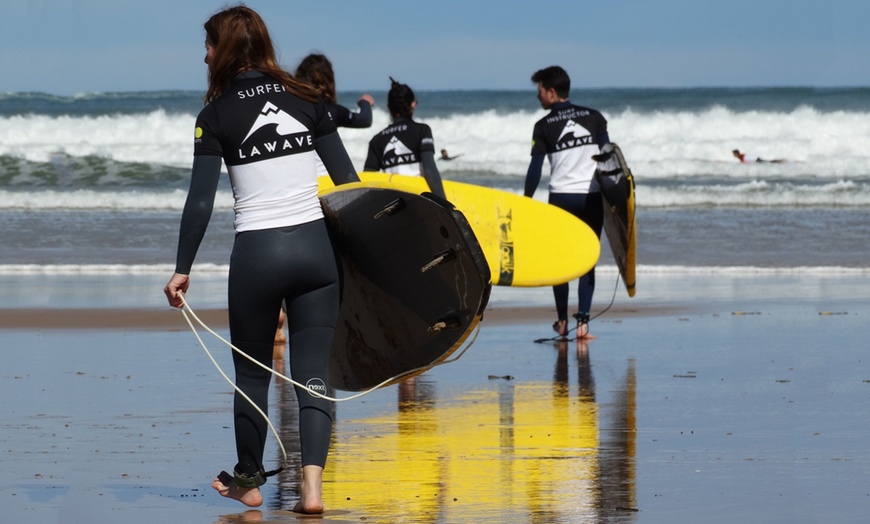 Image 1: Clases de surf