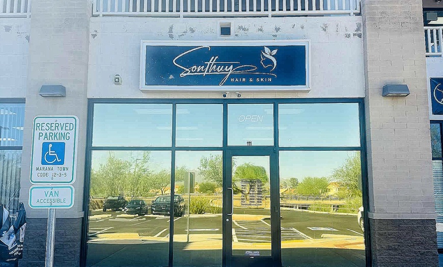 Image 8: Enhance Your Look with Classic, Hybrid or Volume Eyelash Extensions