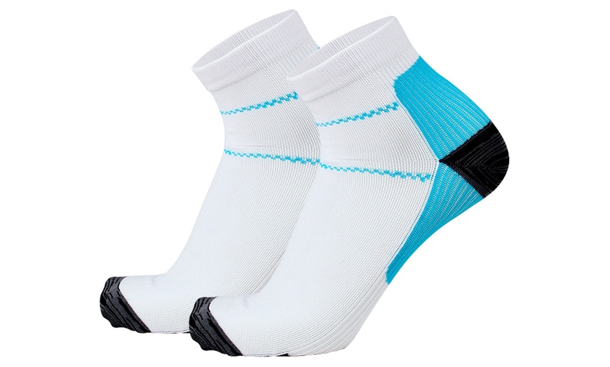Image 9: Unisex Plantar Fasciitis Ankle-Length Compression Socks (3-6 Pairs)