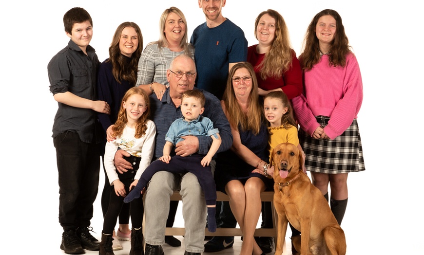 Image 9: Family Photoshoot with Prints