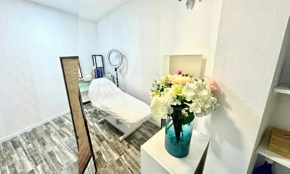 Beauté des mains et des pieds avec vernis à Asnières-sur-Seine