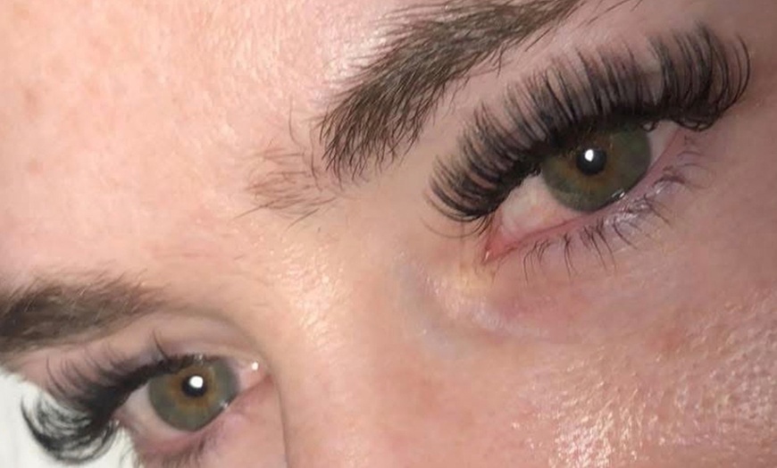Image 5: Classic, Hybrid, Volume, Mega, Doll-Eye or Cat-Eye Eyelash Extensions