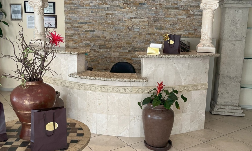 Image 5: Pampering Package with Massage, Hot Towels, Aromatherapy & Facial