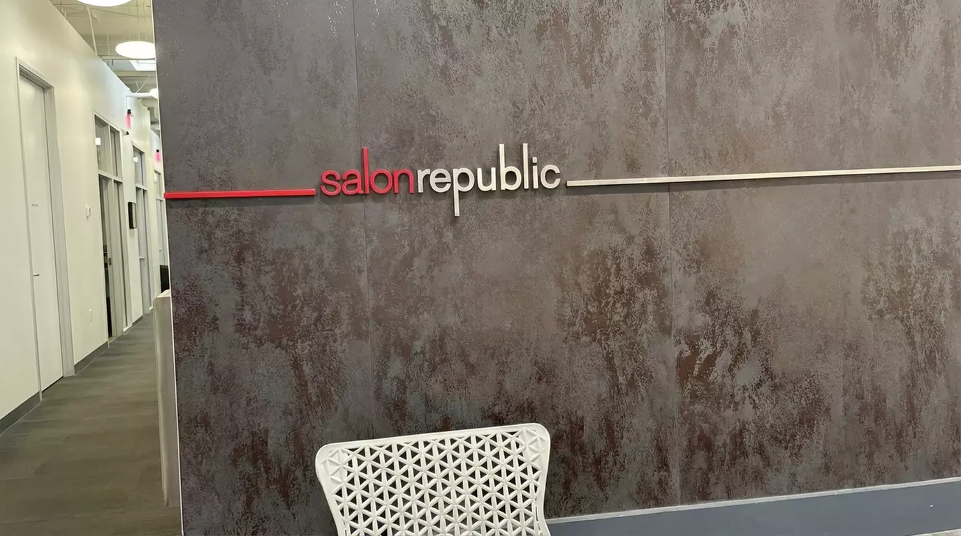 Ageless Radiance: 60-Minute HydraFacial Sessions