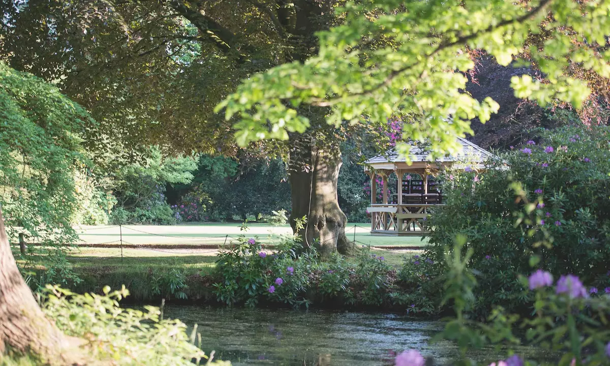 Cheshire: Executive Double Room with Breakfast and Bottle of Prosecco