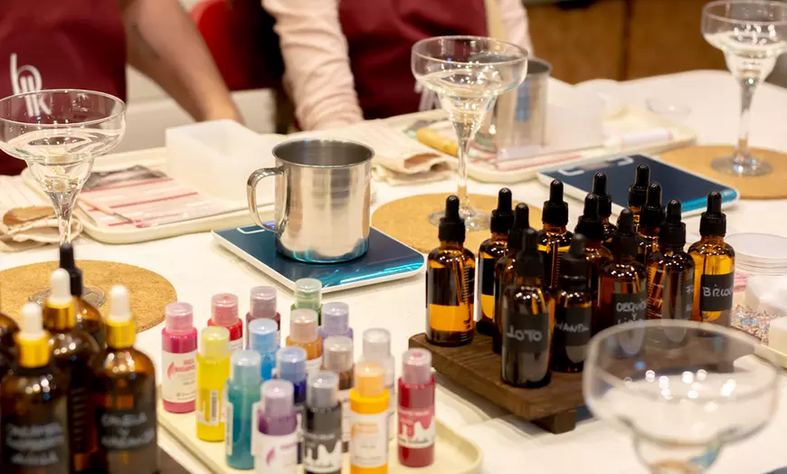 Image 2: Crea tus propias velas - 3 velas durante 3 h con vino y picoteo 