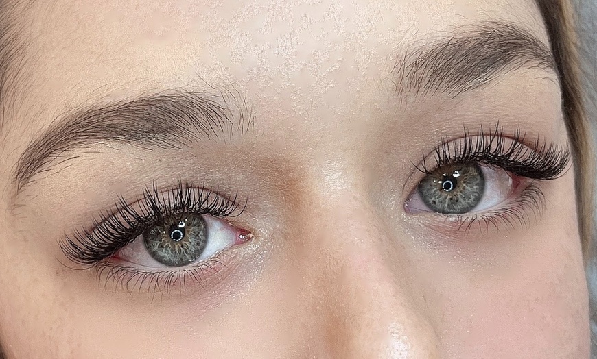 Image 11: Enhance Your Look with Classic Eyelash Extensions For a Stunning Eyes