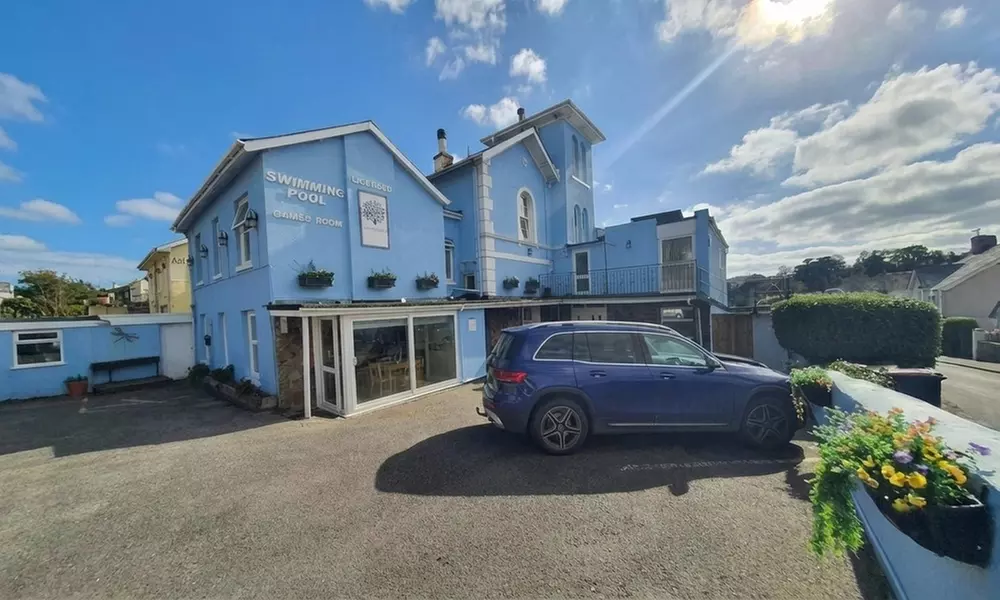 Torquay: Two Nights Stay with Wifi and  Private Parking