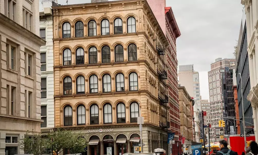 Explore NYC's Iconic Sites on an Award Wining Bus, Cab or Walking Tour