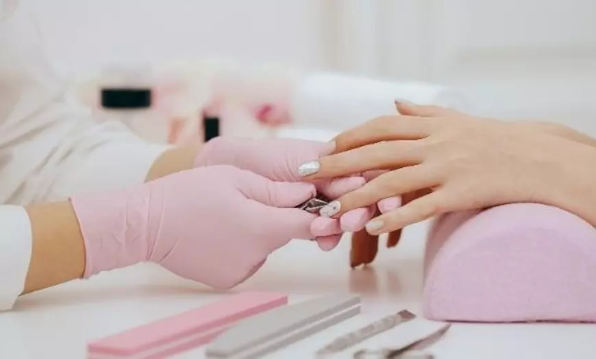 Image 2: Sesión de manicura, pedicura o ambas para 1 persona