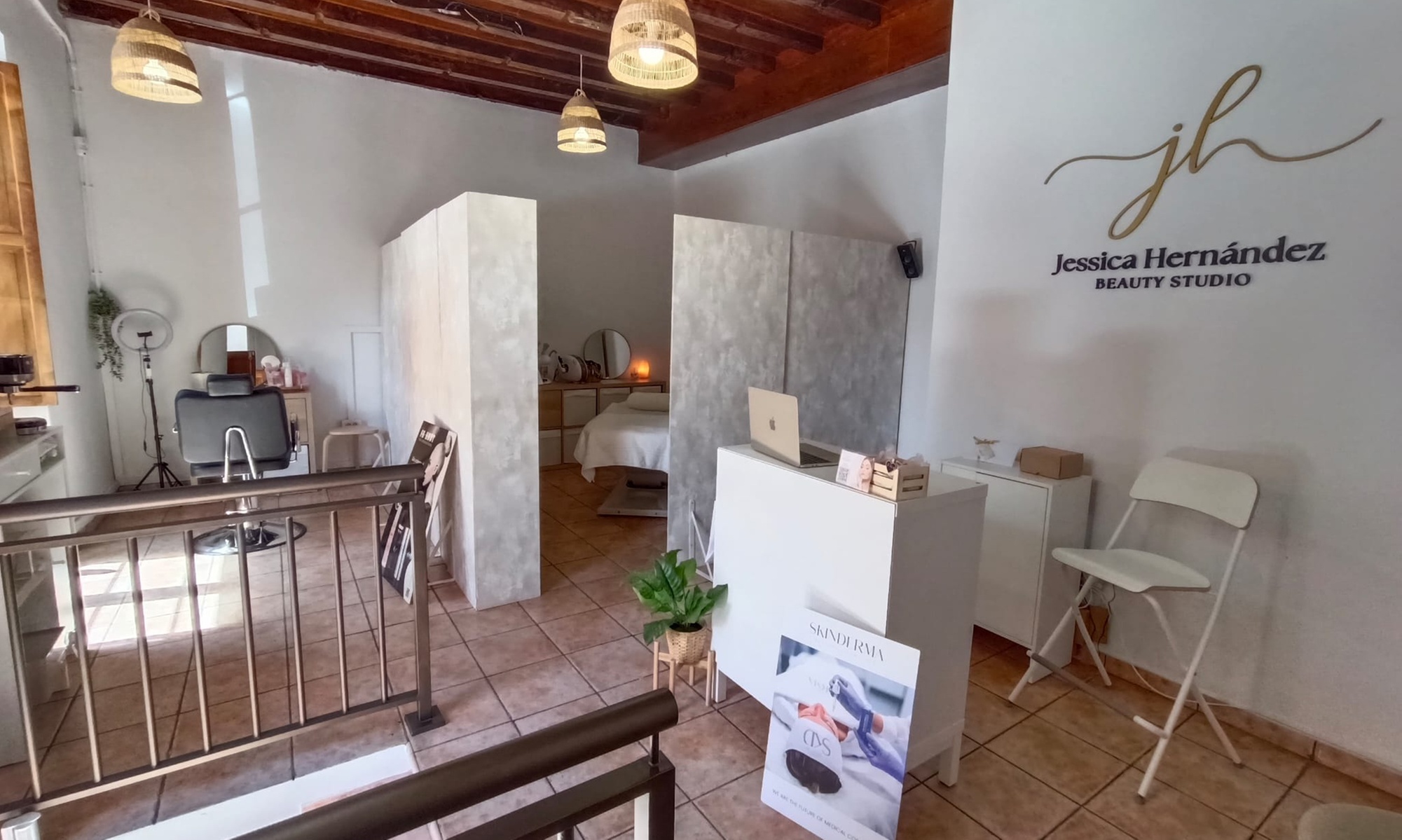 Laminado de cejas con visajismo y depilación con hilo, labio o henna