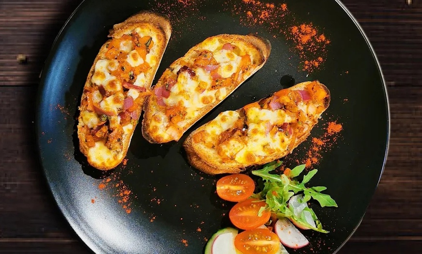 Image 2: Pizza oder Pasta nach Wahl inkl. Insalata Mista für bis zu 4 Personen