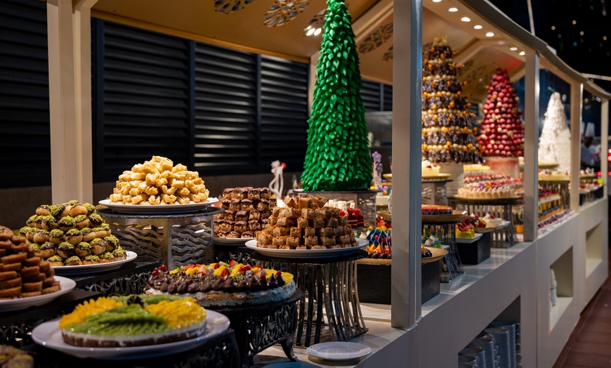 Image 7: 5* New Year Eve Gala Dinner w/ Choice of Beverages or Premium Package