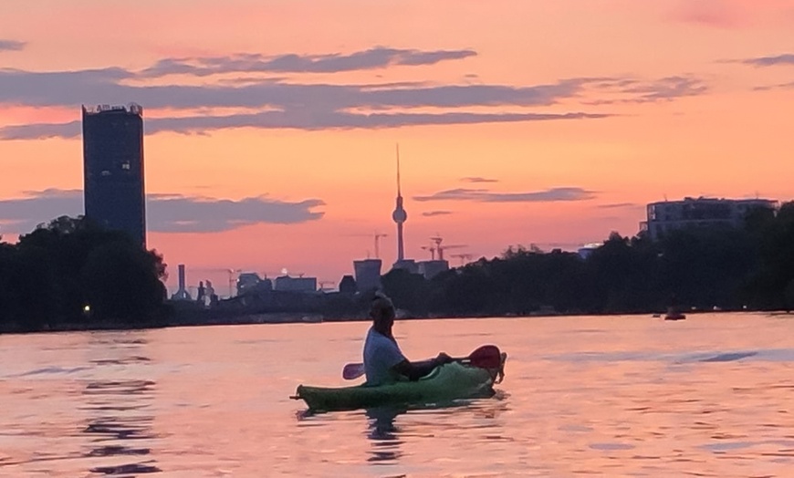 Image 3: 2-3 Stunden geführte Kanutour über die Spree für 1-15 Personen