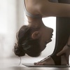 Image 2: Beweeg, adem en bloei met deze inspirerende yoga- en pilateslessen