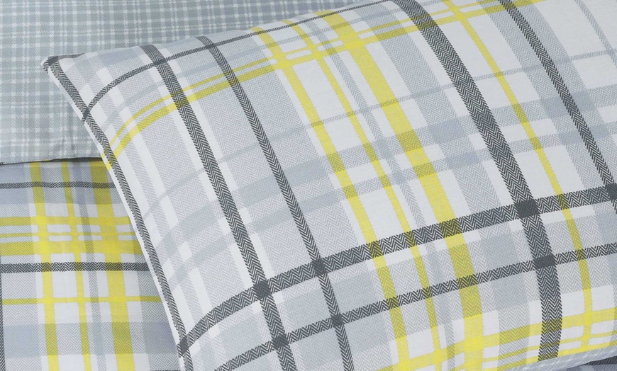 Image 4: Sleepdown Reversible Duvet Set