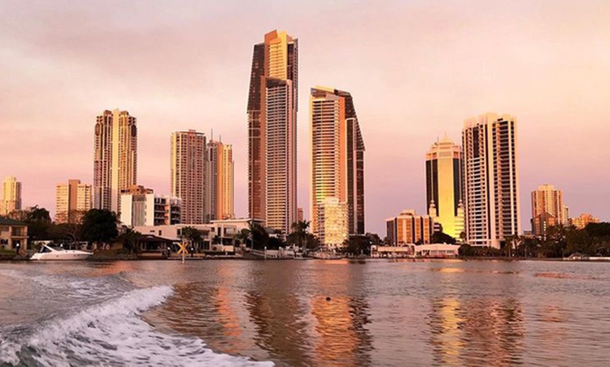 Image 1: 1-Hour Midday Canal Cruise with Scenic Views - Tickets for 1, 2 or 4