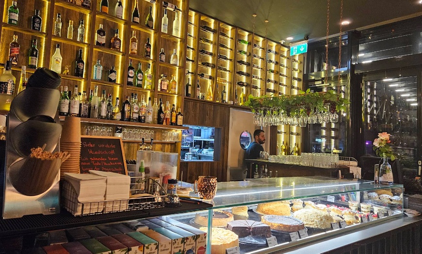 Image 9: Klassisch oder Deluxe Frühstück inkl. Heißgetränk für 1-4 Personen